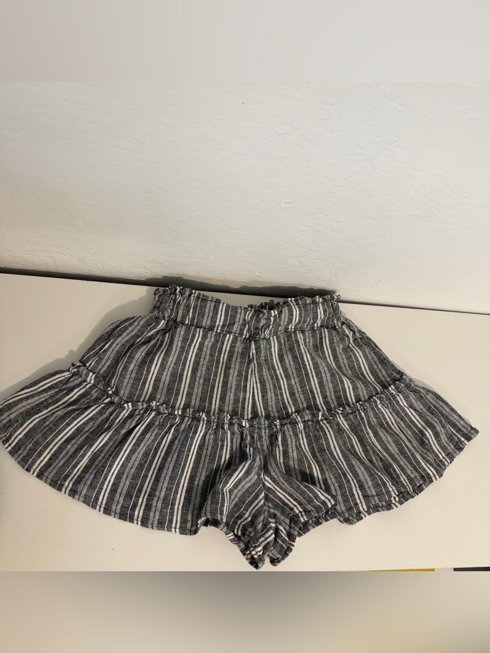 Vanilla Star Black & White Striped Ruffle Skort Shorts, linen & Rayon, Small
